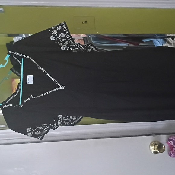 Old Navy Dresses & Skirts - Old Navy Black Mini Dress with White Floral Details